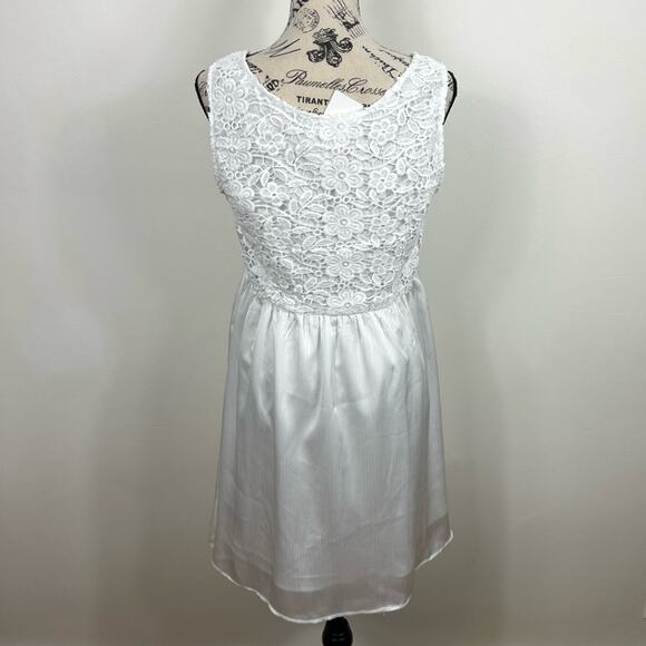 NWT Belinda white wide strap floral lace button up lined mini dress - Picture 2 of 8